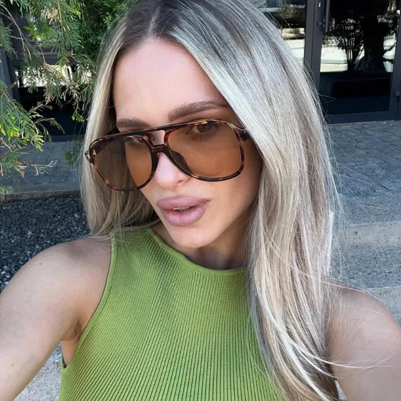 Lunettes de soleil femme oversized carré - Verres colorés gradient - Randonnée et camping UV400