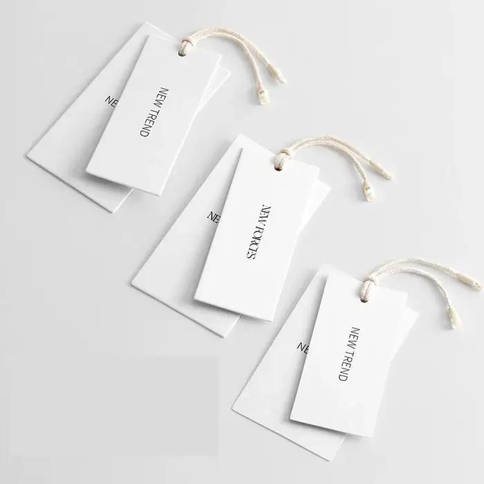 200 pièces pas cher conception personnalisée impression marque Logo papier vêtement étiquettes à suspendre vêtements