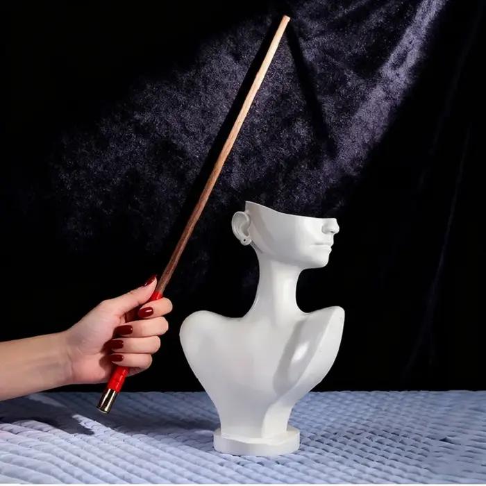 Fouet en bois artisanal