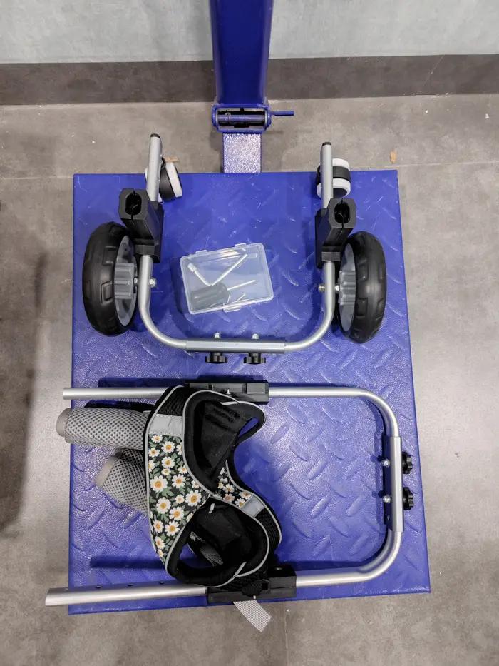 Fauteuil roulant pour animaux de compagnie à quatre roues