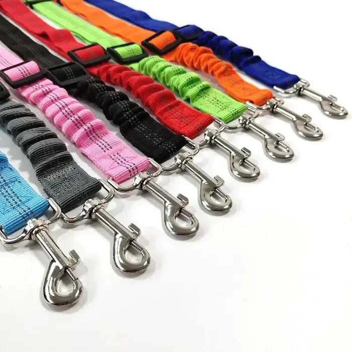 Ceinture de sécurité de voiture spécifique pour chien. Sangle réfléchissante pour véhicules. Corde extensible élastique. Convient aux animaux de petite et moyenne taille