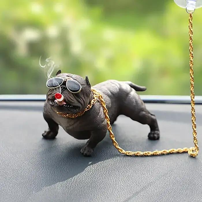 Ornements de voiture Simulation Bully chien poupée personnalité mode Cool Automobile tableau de bord