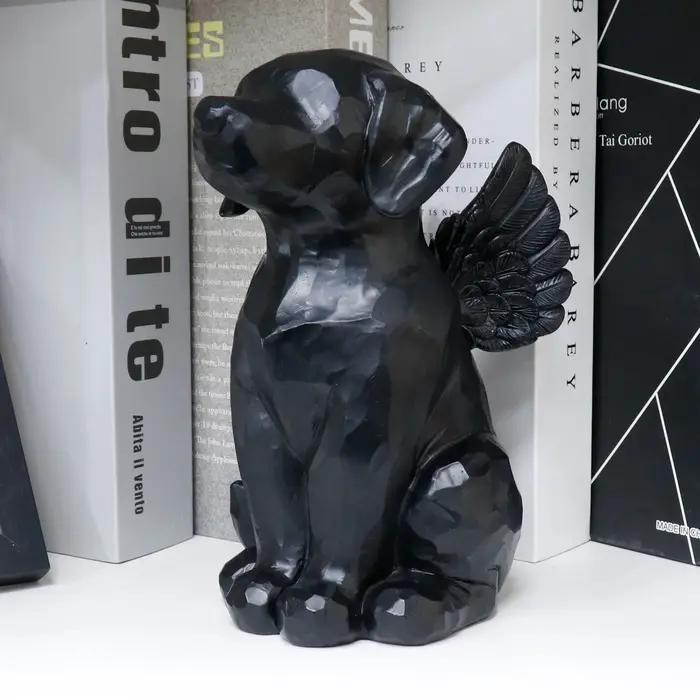 Statue de jardin commémorative d'ange de chien noir personnalisée avec caractéristiques d'urne de crémation