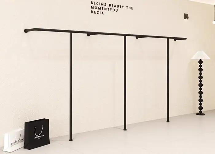 Présentoirs de magasin de vêtements