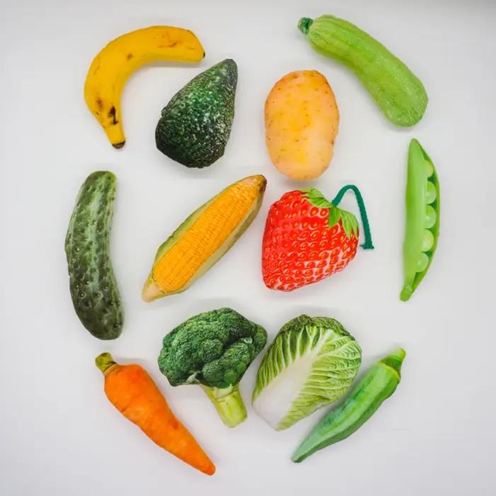Jouets couinants en forme de légumes pour chiens de différentes tailles et couleurs pour jouer et s'amuser dehors
