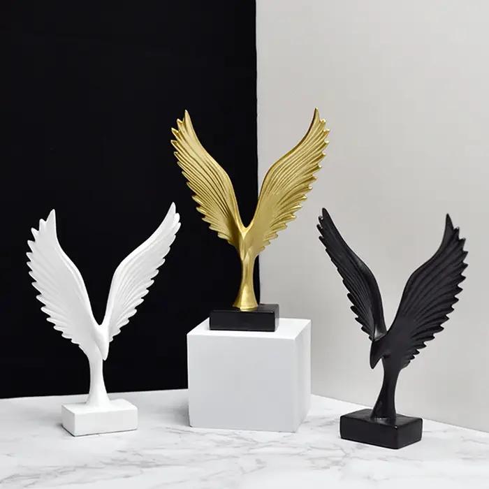 Statue européenne d'aigle en résine grise claire, aile d'ange jaune claire, pour décoration maison et bureau, idéale pour les occasions spéciales