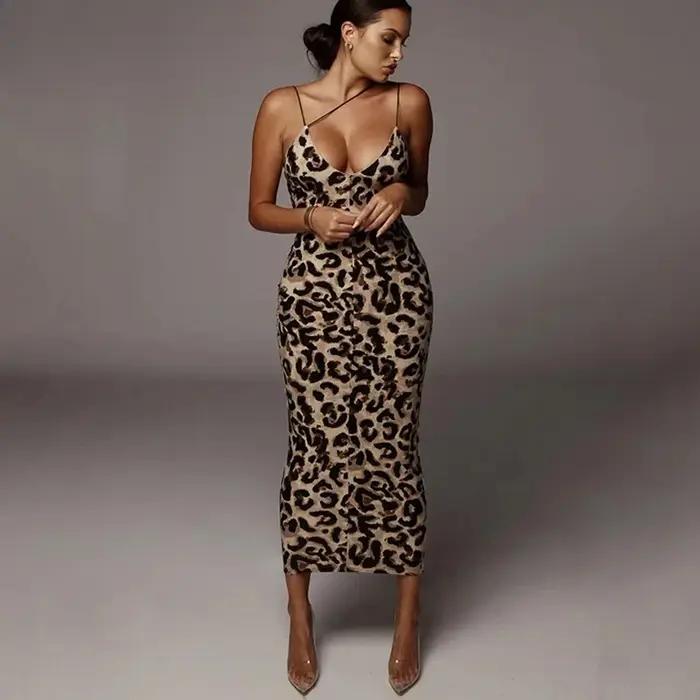 Vêtements d'été 2026 en gros pour les entreprises : Robe midi moulante léopard Dulzura pour femme, idéale pour les soirées, clubs et tenues de ville