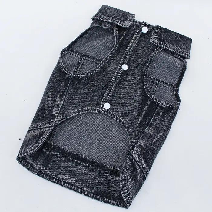 Veste en jean avec lettres noires pour chien