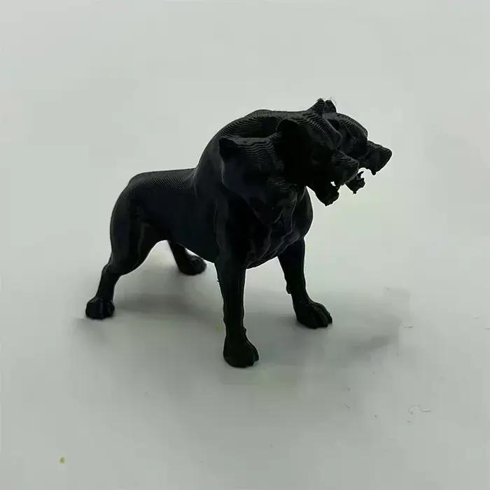 Statue de chien gothique à trois têtes