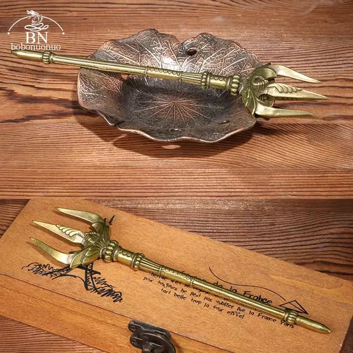 Couteau à thé Trident en cuivre figurine miniature en laiton vintage décorations de mythologie grecque accessoire d'arme de Poseidon pour femmes occasions spéciales
