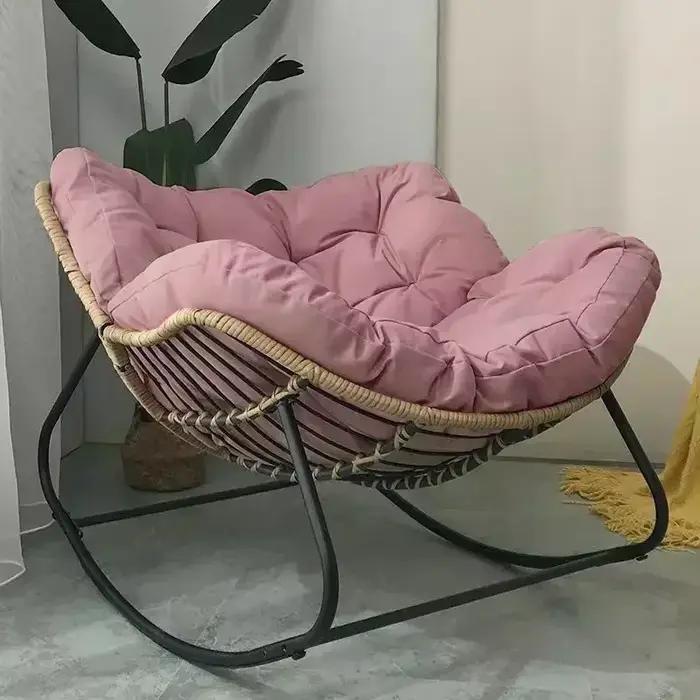 Chaise longue en métal moderne et élégante pour salon ou balcon relaxation et confort à offrir
