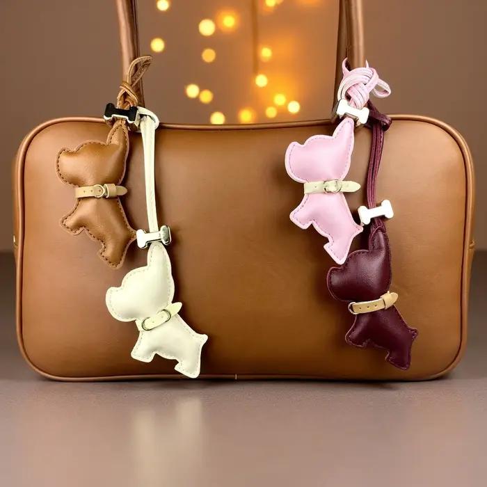 Breloque de sac en cuir PU 7 couleurs Frenchbull Dog - Porte-clés esthétique lavande et rose avec perle en forme d'os - Breloque de voiture tendance - Cadeau pour les amoureux des chiens