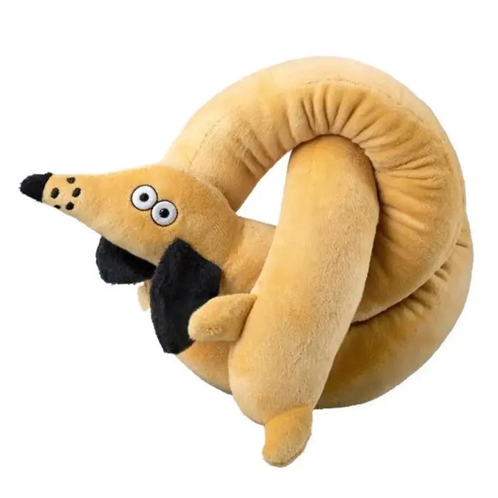 Peluche chien saucisse allongée avec couineur pour jeu interactif et soulagement de l'ennui