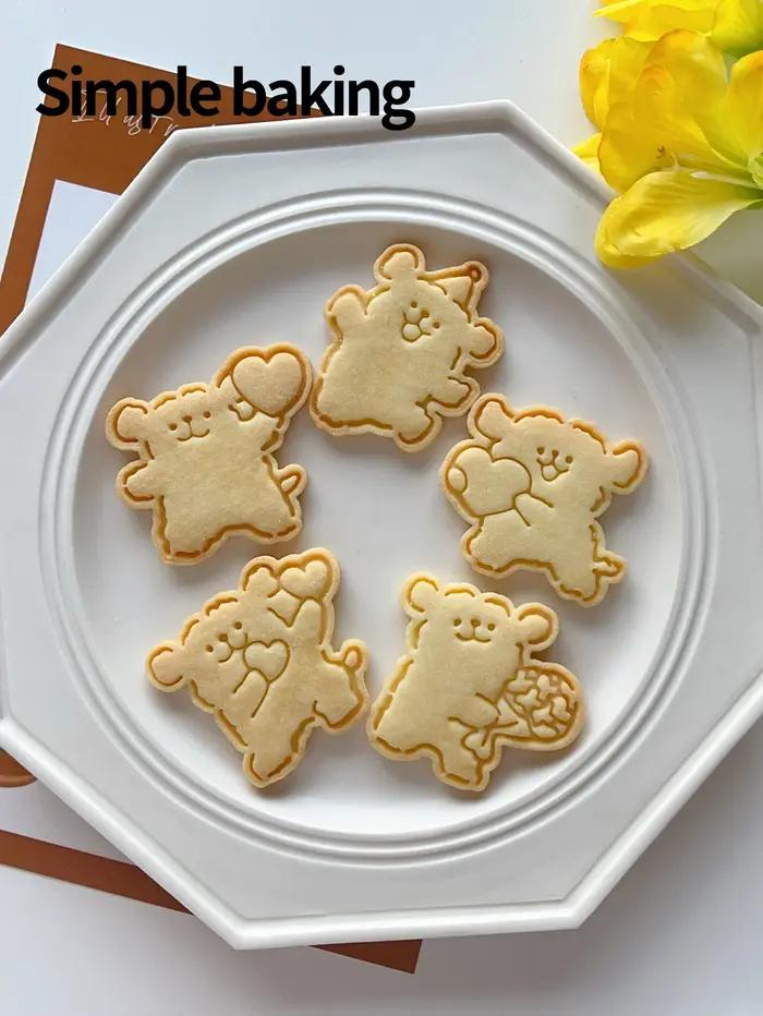 Un joli moule à biscuits avec un motif de chiot
