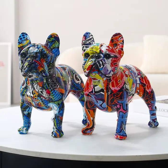 Figurine de bouledogue français colorée en résine