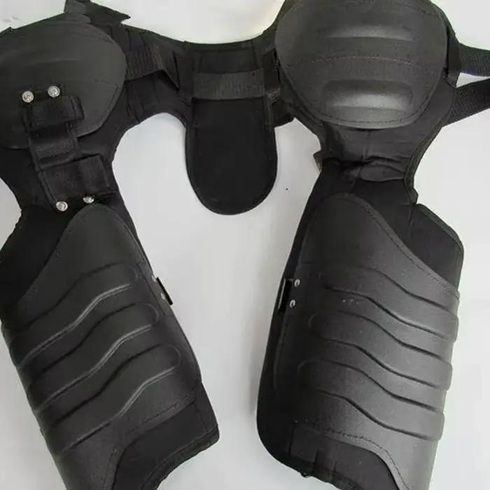 Équipement de protection tactique avec gilet de protection extérieur