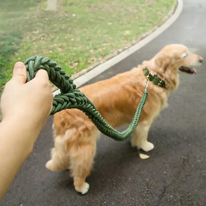 Laisse pour chien tressée à 8 brins, robuste : laisse tactique anti-traction pour races moyennes/grandes, réglable et réfléchissante