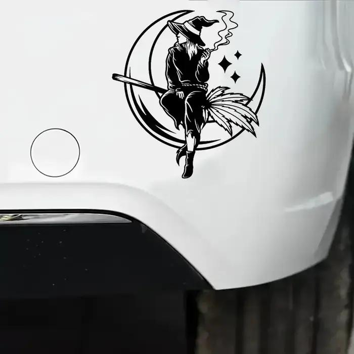 Autocollant en vinyle gothique imperméable « Sorcière Fumeuse Nuit Lune» pour voiture