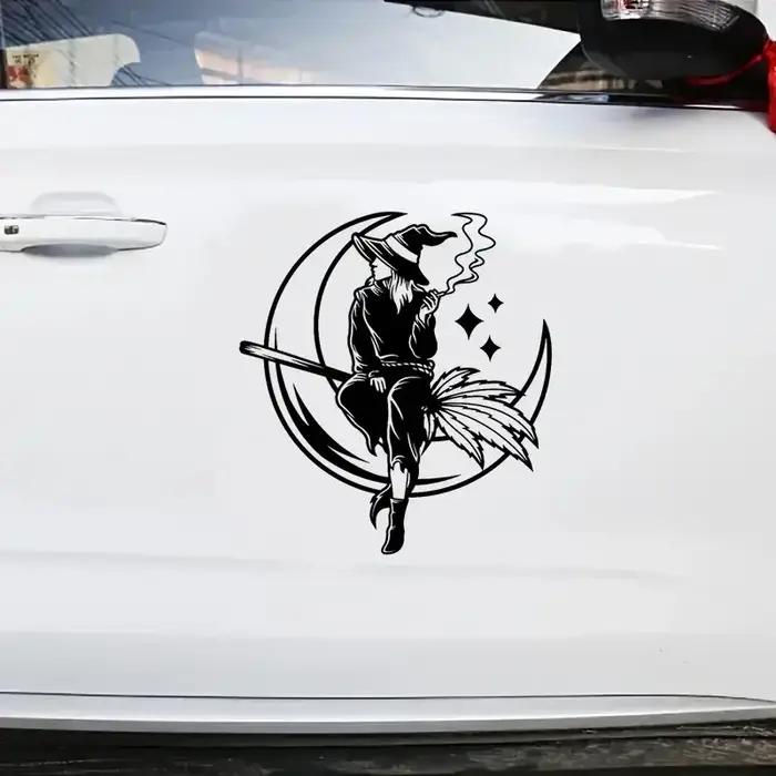 Autocollant en vinyle gothique imperméable « Sorcière Fumeuse Nuit Lune» pour voiture