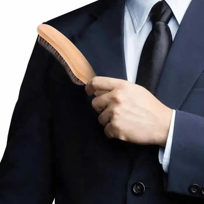 Brosse à vêtements en bois