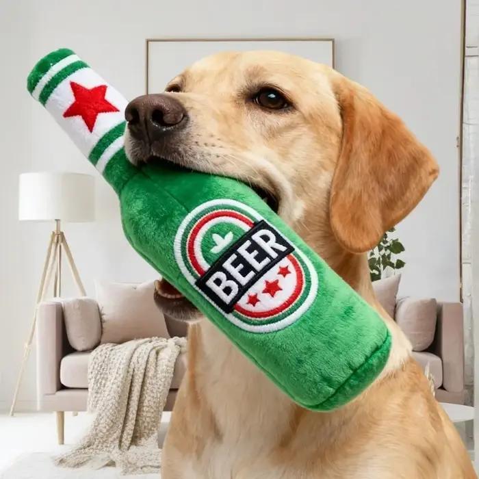 Jouet pour chien réaliste en forme de bouteille de bière, qui couine. Jouet interactif, résistant aux morsures et à l'usure. Facile à nettoyer