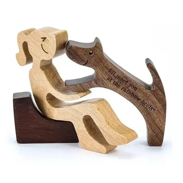 Sculpture créative en bois pour femme et chien