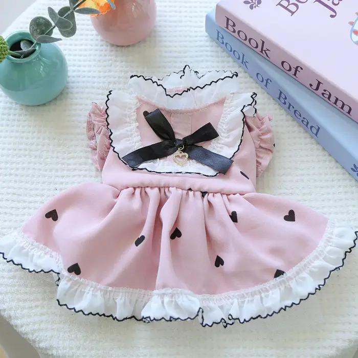 Robe en dentelle romantique et douce pour chien de printemps et d'été en rose et blanc pour promenades et événements spéciaux