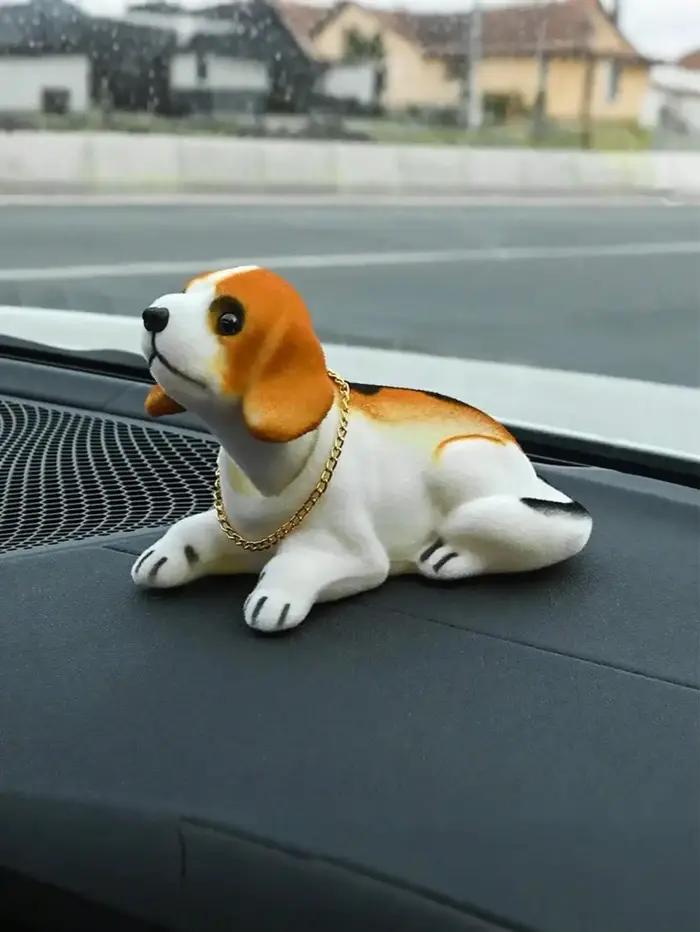 Décor de tableau de bord de chien hochant mignon