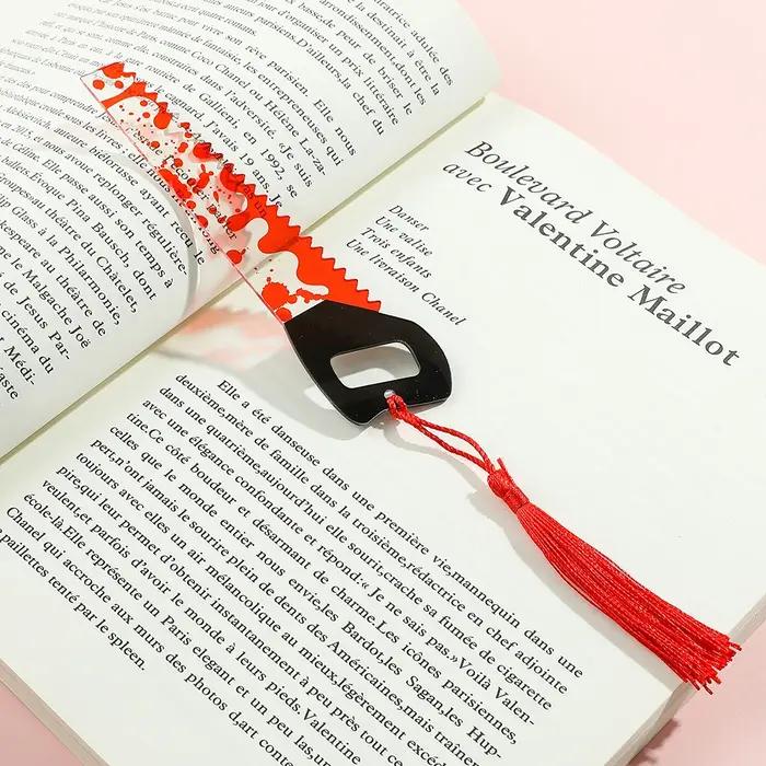 Marque-page Hache-Dague Tronçonneuse - Rouge avec Pendentif Arme Létale