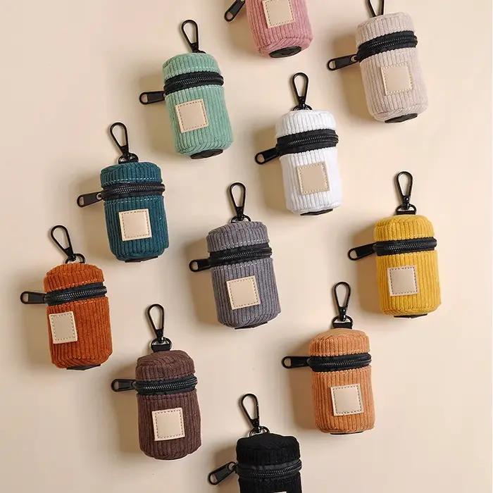 Distributeur de sacs à déjections canines portable d'extérieur en velours côtelé tendance avec crochet pour la promenade
