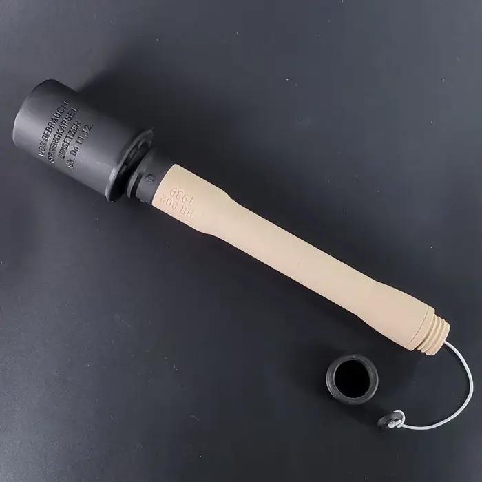 Grenade à main allemande M24 de la Seconde Guerre mondiale avec poignée en bois