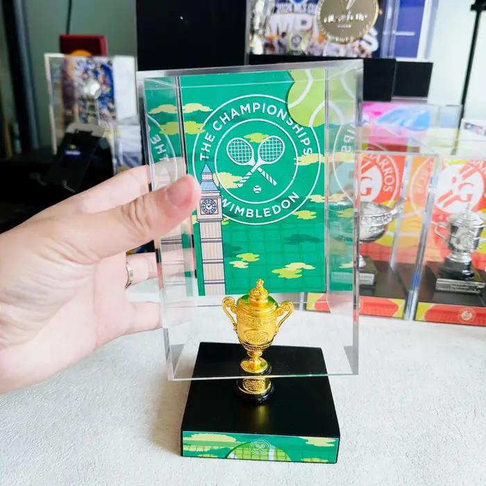 Vitrine de trophée des champions de tennis pour hommes de Wimbledon Angleterre