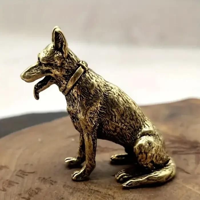 Mini-figurine de chien porte-bonheur en cuivre vintage