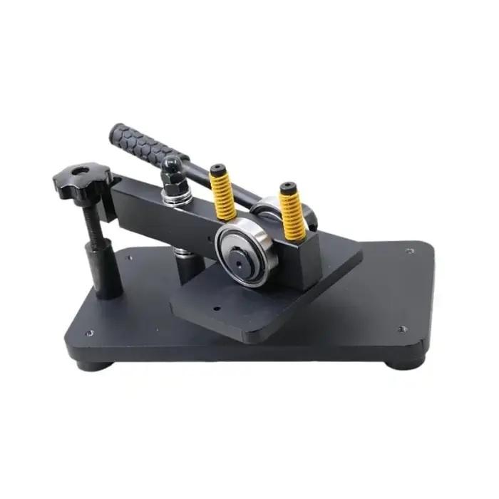 Machine de découpe manuelle à bras oscillant pour cuir