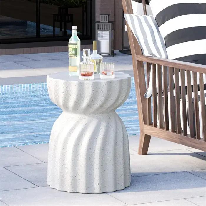 Table d'appoint contemporaine en béton léger