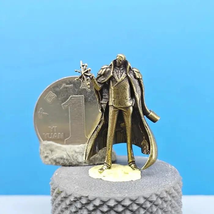 Figurine miniature de commandant naval en laiton vintage