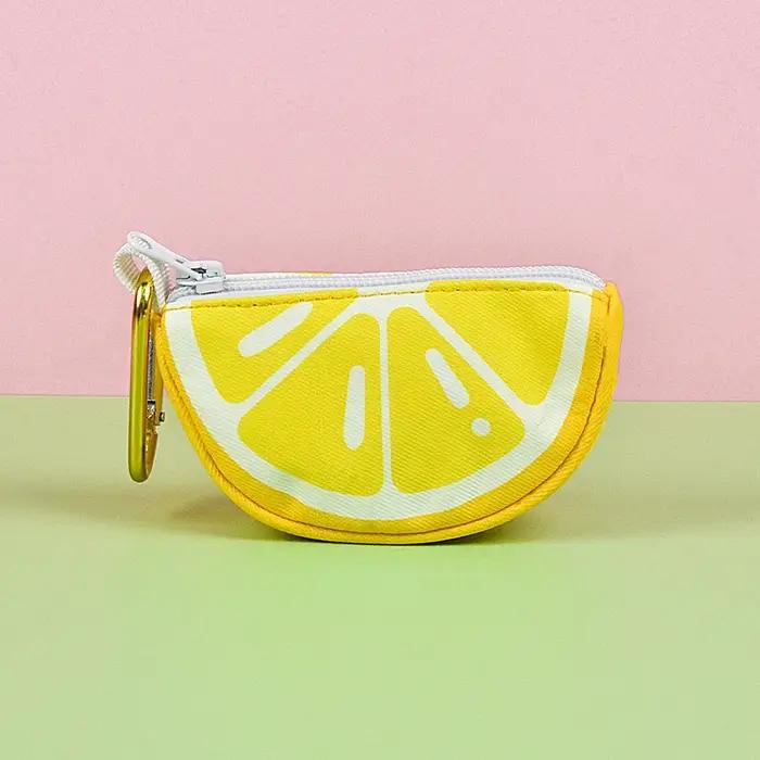Un joli sac de rangement pour excréments de fruits pour animaux de compagnie