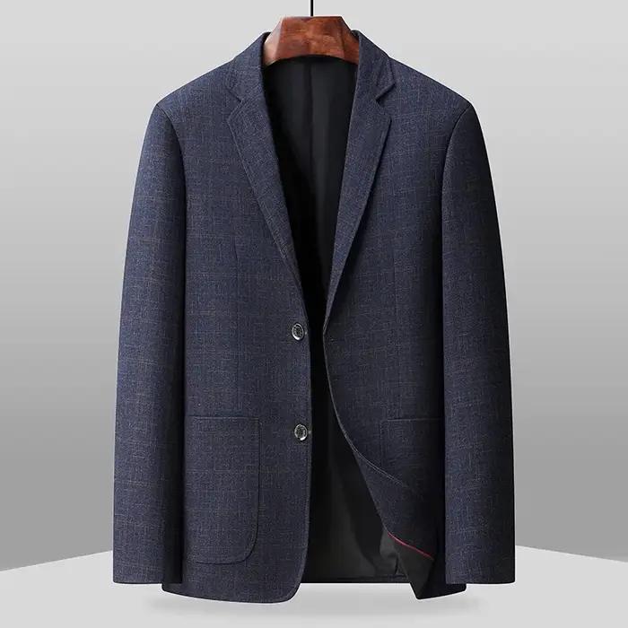 La nouvelle veste de costume classique à col à carreaux