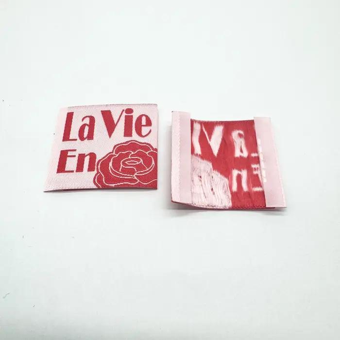 Étiquettes de vêtements personnalisées avec logo de marque