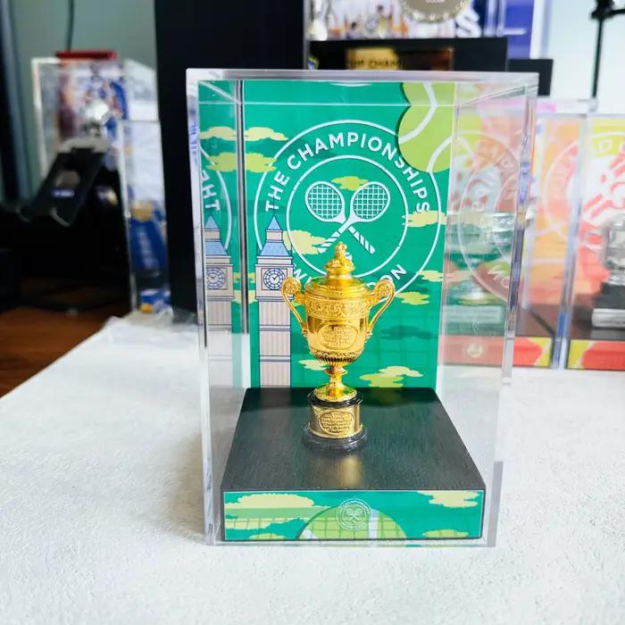 Vitrine de trophée des champions de tennis pour hommes de Wimbledon Angleterre