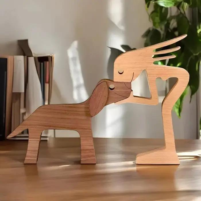 Sculpture créative en bois pour femme et chien