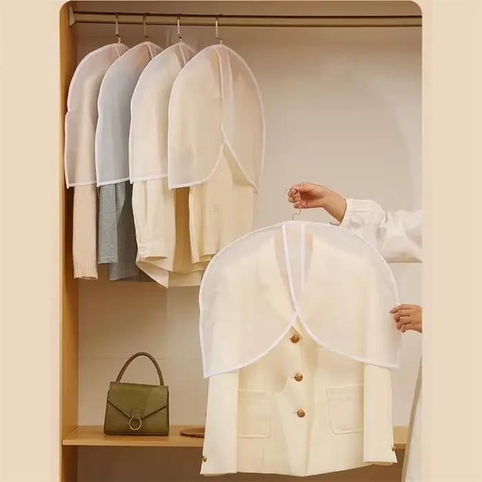 Housse de protection moderne en polyester pour vêtements suspendus, anti-poussières, imperméable, gris clair, jaune clair, vert clair, pour garde-robe courte et protection d'épaules