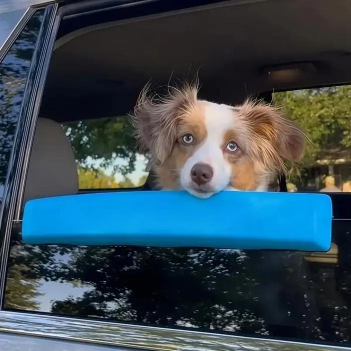 Mentonnière pour fenêtre de voiture pour chien douce et confortable voyage tranquille ajustement universel sécurité protection antibruit occasionnels longs trajets offrir à votre animal de compagnie