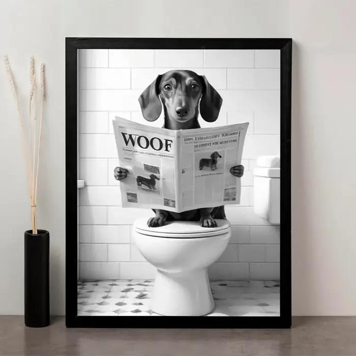 Saucissonnette en peluche lisant le journal 'WOOF' sur les toilettes, cadeau amusant pour les passio