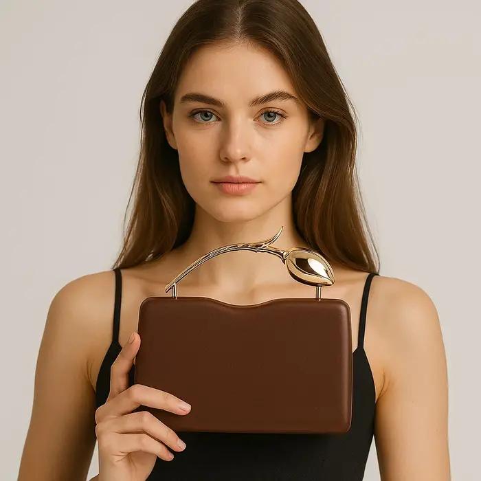 Sac à langer élégant de créateur parisien pour femmes, design moderne et pratique pour les sorties avec bébé, sac de poussette en fibre synthétique, bandoulière confortable, plusieurs couleurs disponibles