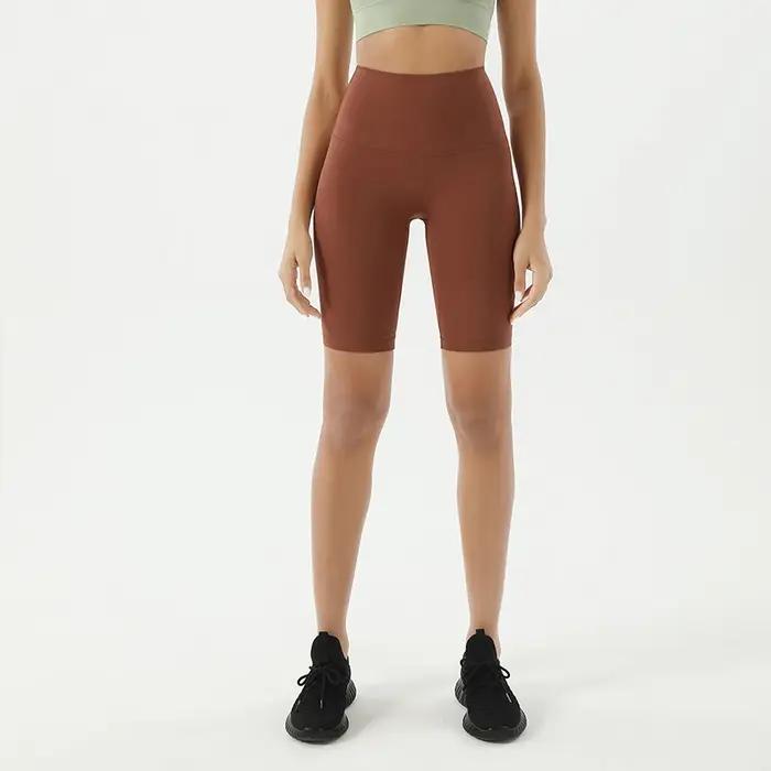 Short de yoga en nylon pour femme