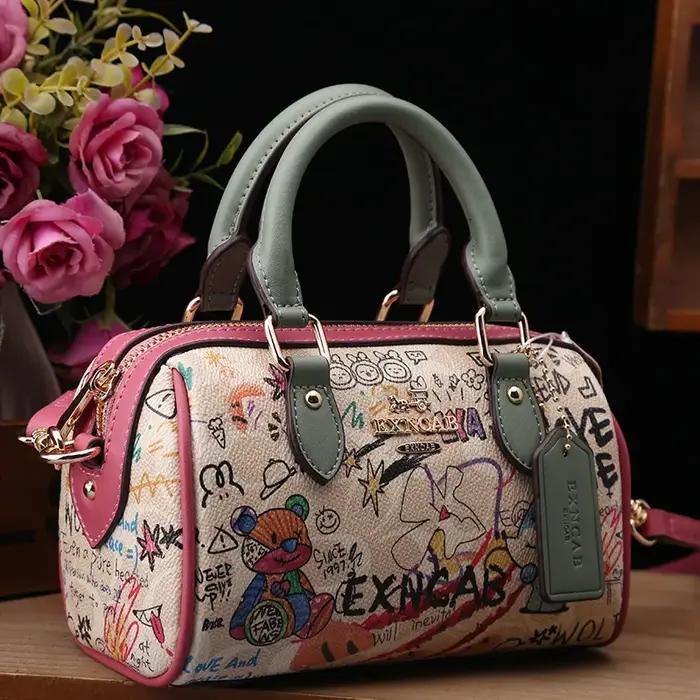 Sac Boston de luxe et vintage à porter à la main avec motifs graffiti de dessins animés tendance et