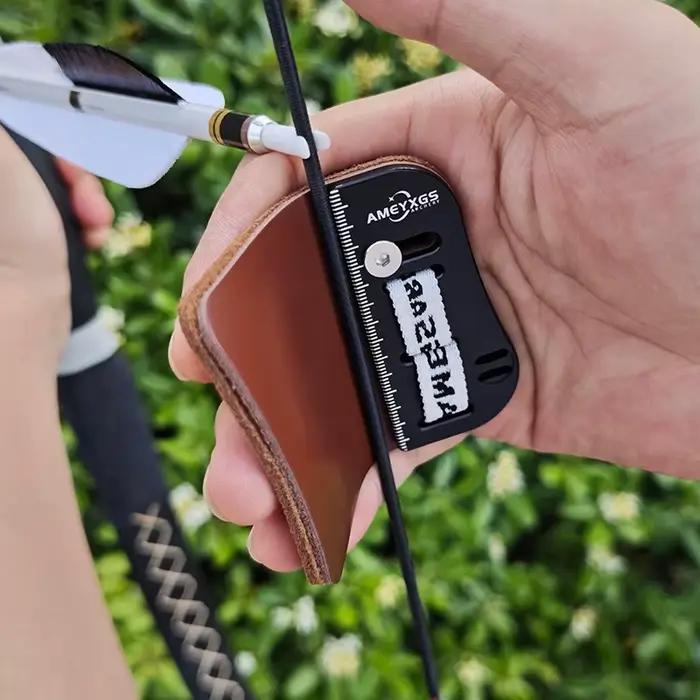 Protège-doigts pour tir à l'arc main gauche/droite en cuir de vachette avec plaque en alliage réglable pour protection des doigts occasions spéciales cadeau pour archer