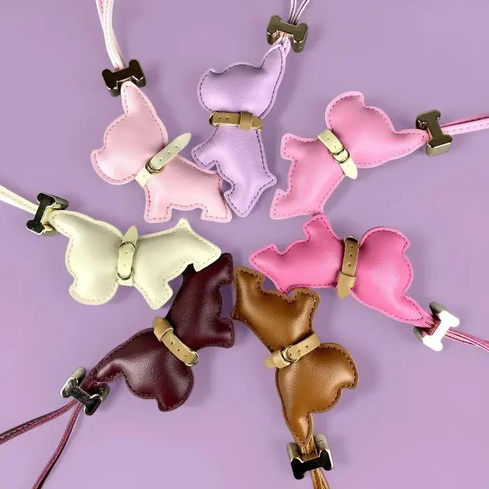 Breloque de sac en cuir PU 7 couleurs Frenchbull Dog - Porte-clés esthétique lavande et rose avec perle en forme d'os - Breloque de voiture tendance - Cadeau pour les amoureux des chiens