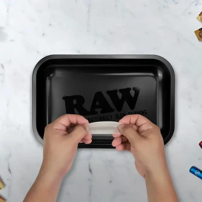 Plateau roulant pour cigarettes en métal noir mat élégant pour fumeurs intimes occasions quotidiennes et cadeaux personnalisés